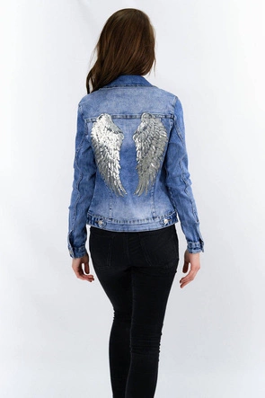 KRÓTKA DAMSKA KURTKA JEANSOWA Z CEKINAMI NIEBIESKA (5822-K)