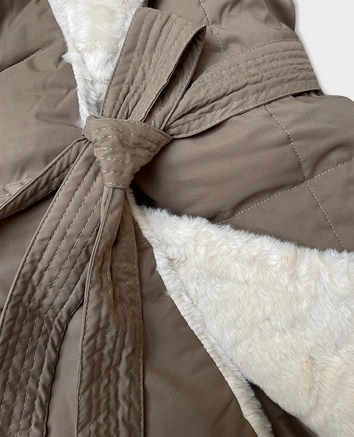 Kurtka damska ze stójką obszyta futerkiem J Style ciemny beżowy (16M9165-84)