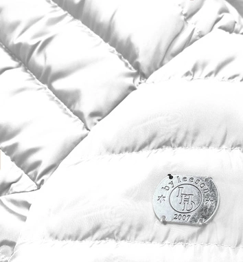 PIKOWANA ZIMOWA KURTKA DAMSKA Z KAPTUREM BIAŁY (M-133)