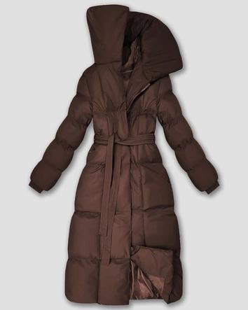 Długa zimowa kurtka damska z paskiem czekoladowa (5M3327-158)