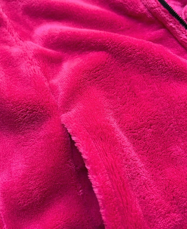 PLUSZOWA DAMSKA BLUZA ZE STÓJKĄ RÓŻOWO-CZARNA (HH002-51-1)