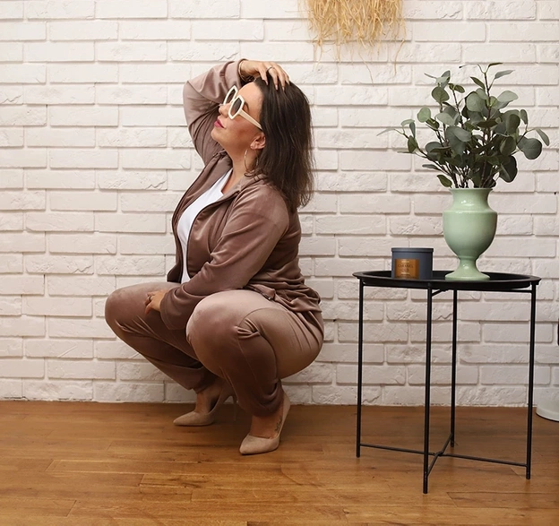 Dres damski z rozpinaną bluzą plus size beżowy (8216)