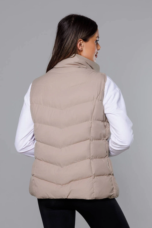 Puchowy bezrękawnik damski ciemny beżowy (5M719-62)
