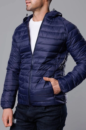 Pikowana kurtka męska z kapturem granatowa (HM112-4)