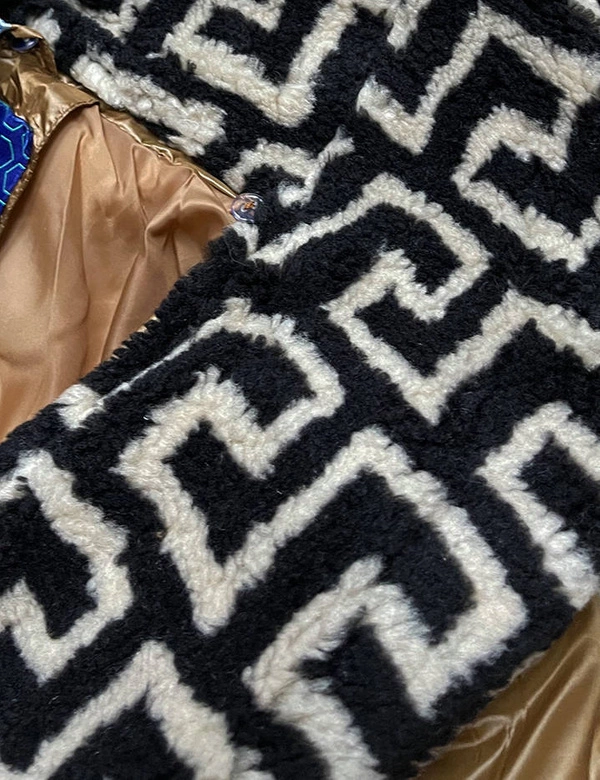 Lekka kurtka damska zimowa z ocieplanym kapturem brązowa (omdl-019)