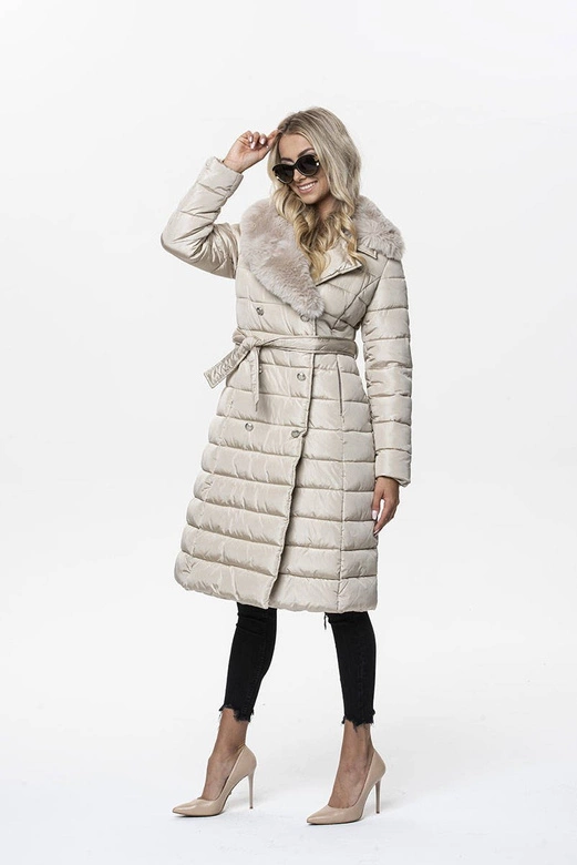 DAMSKI PIKOWANY PŁASZCZ Z FUTREM BEŻOWY (X001X)