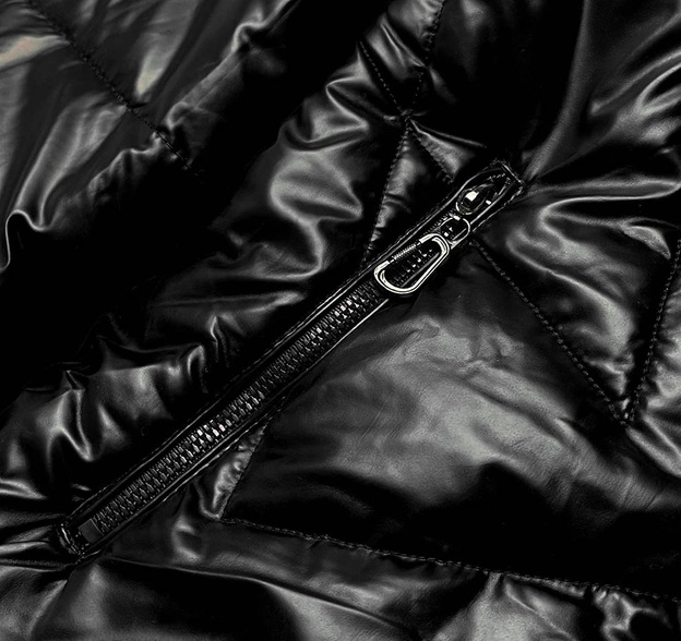 BŁYSZCZĄCA KURTKA ZIMOWA DAMSKA CZARNA (M-21008)