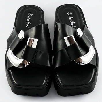 Damskie klapki na traktorowej podeszwie czarne (ae109)