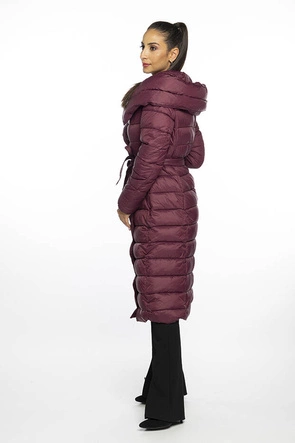 Pikowany płaszcz z wysoką stójką i kapturem bordowy (AG1-J9062)