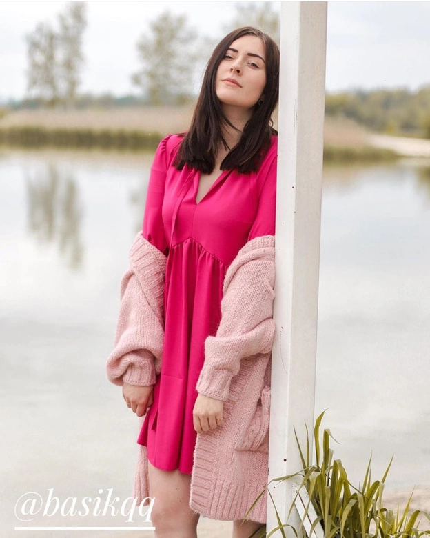 SUKIENKA Z FALBANKOWĄ STÓJKĄ MUSZTARDOWA (208ART)