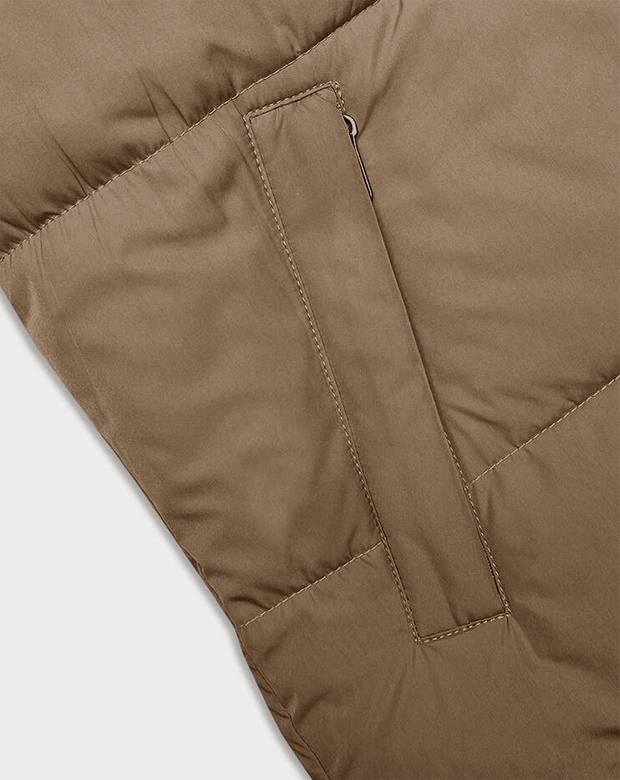 Krótka kamizelka damska z kapturem j.style ciemny beż-czarny (16M9112-84)