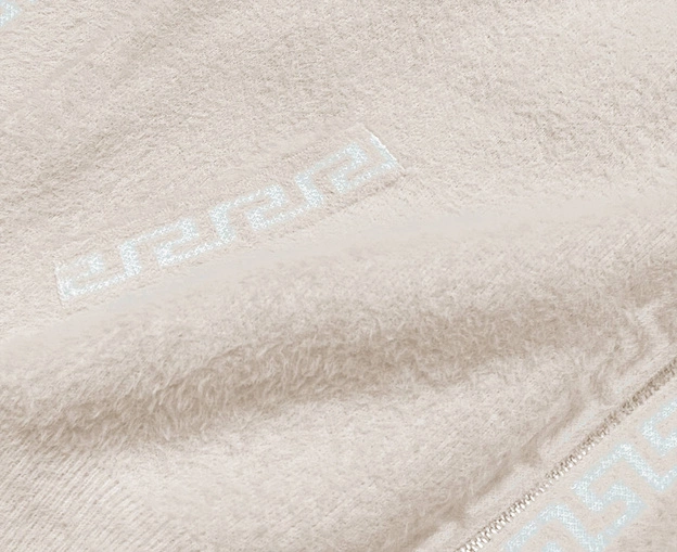 Narzutka kurtka z kapturem a'la alpaka jasny beż (B6001-51)