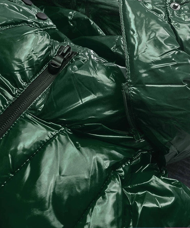 Lakierowana pikowana kurtka damska ciemnozielona (7697)