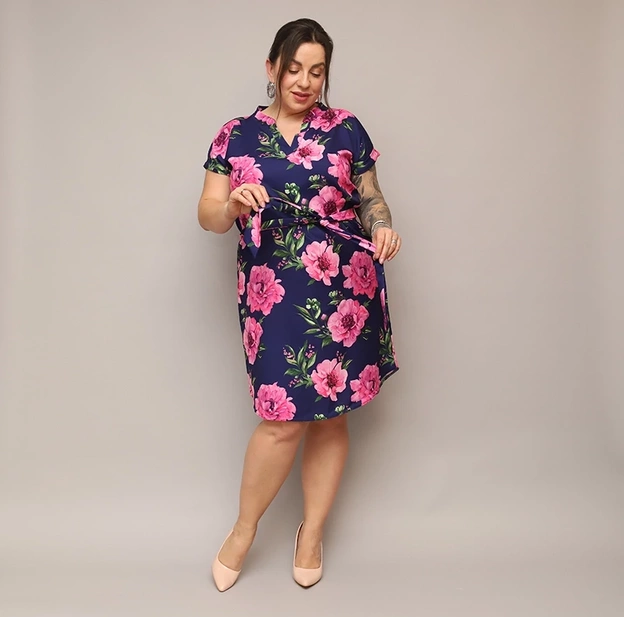 Sukienka w kwiaty z paskiem granatowa (744)
