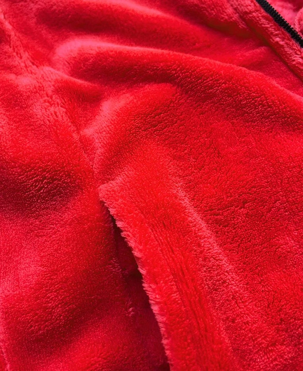 PLUSZOWA DAMSKA BLUZA ZE STÓJKĄ CZERWONO-CZARNA (HH002-5-1)