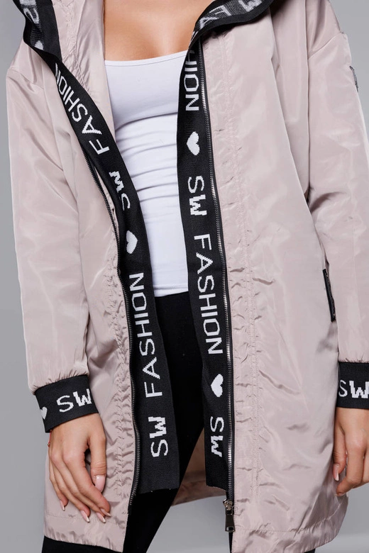 Cienka kurtka damska z ozdobną lamówką kakao (B8145-51)