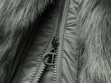 Pikowana zimowa kurtka damska z kapturem khaki (aura)