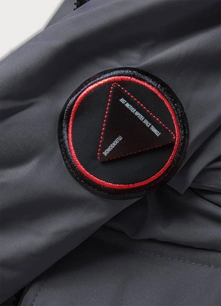 KURTKA ZIMOWA DAMSKA Z OZDOBNĄ PODSZEWKĄ GRAFITOWA (B9576-70)