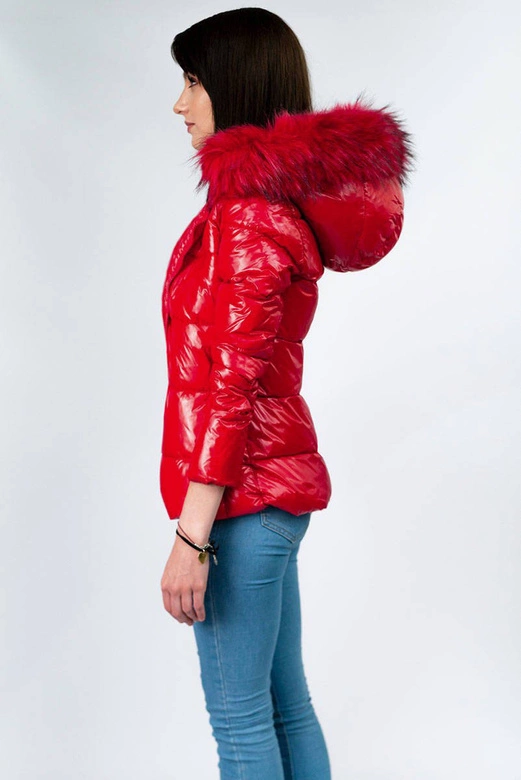 Lakierowana pikowana kurtka damska czerwona (7693)