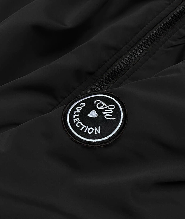 Damska kurtka z futrzaną podszewką czarna (B8115-1)