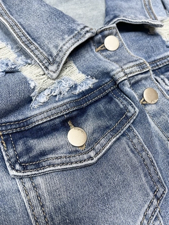 Damska kurtka jeansowa z przetarciami niebieska (GD9215-K)