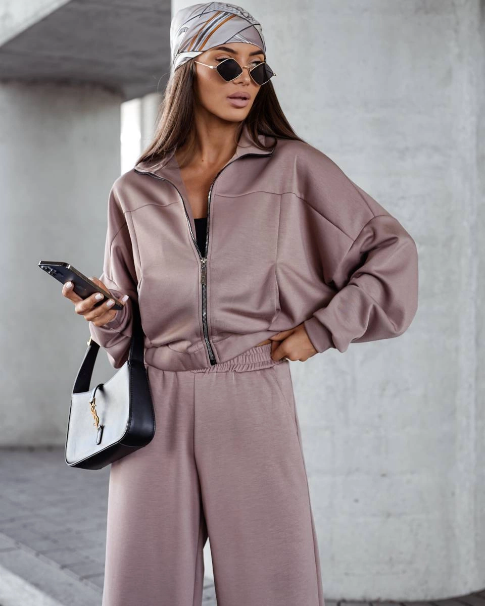 Komplet damski szerokie spodnie i bluza ze stójką cappuccino (821109)