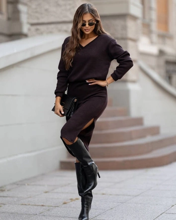 Dzianinowy komplet ze spódnicą czekoladowy (82103)