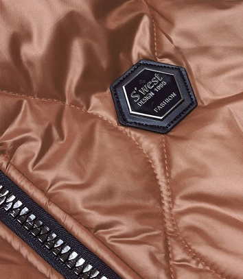 Bezrękawnik damski z kapturem karmelowy (B0130-22)