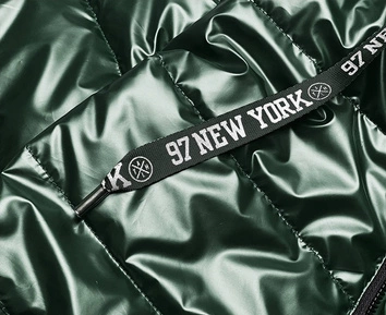 Damska kurtka ze złotym wykończeniem zielona (1823-1)