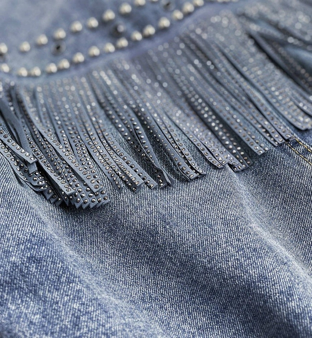 JEANSOWA KURTKA DAMSKA Z DŻETAMI I FRĘDZLAMI NIEBIESKA (A8306)