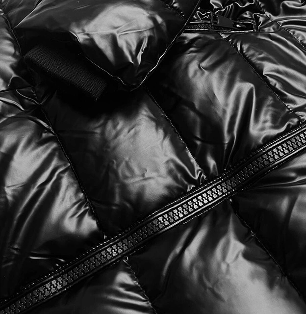 Taliowana kurtka zimowa damska czarna (2M-032)