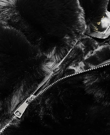 RAMONESKA Z FUTRZANYM KAPTUREM CZARNA (5543)