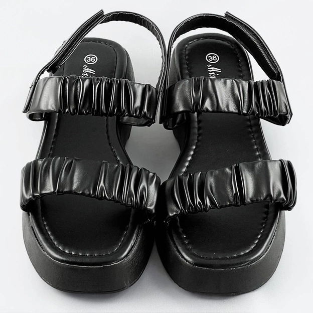 Sandały na niskiej platformie czarne (cm-48)