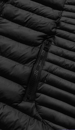 PIKOWANA KURTKA DAMSKA Z KAPTUREM CZARNA (23032-392)