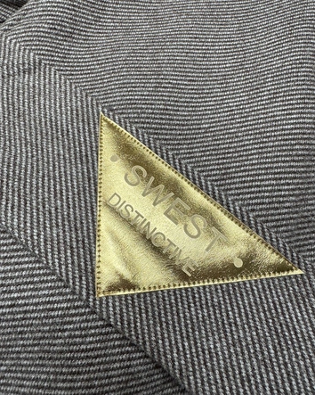 Długi płaszcz damski z paskiem S'West brązowy-paseczki (B8542-14)