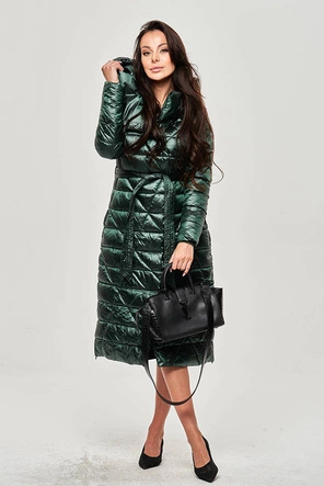 Pikowany płaszcz z wysoką stójką i kapturem butelkowa zieleń (J9-069)