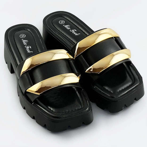 DAMSKIE KLAPKI NA TRAKTOROWEJ PODESZWIE CZARNE (AE110)