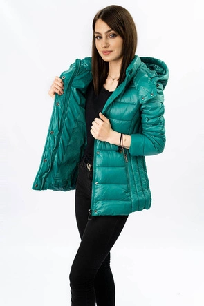 Damska kurtka pikowana z odpinanym kapturem zielona (7560)