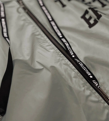 DŁUGA KURTKA WIATRÓWKA CIEMNY BEŻ (671ART)