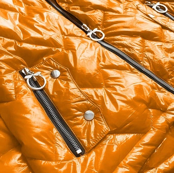 Pikowana kurtka damska z kapturem żółta (b9541)