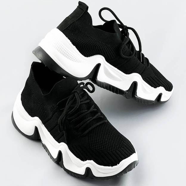 Czarne sneakersy na białej podeszwie (xa055)