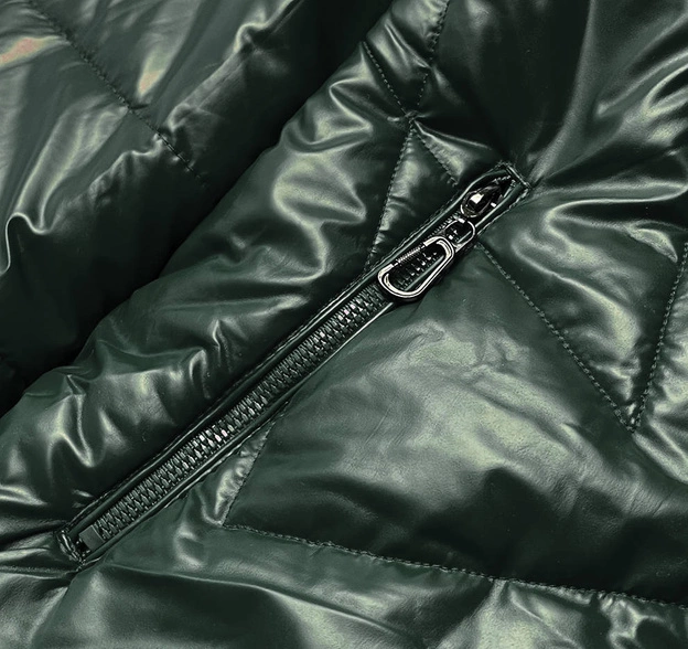 Błyszcząca kurtka zimowa damska ciemnozielona (m-21008)
