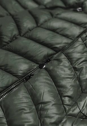 PIKOWANA KURTKA DAMSKA Z KAPTUREM CIEMNOZIELONA (8916-M)