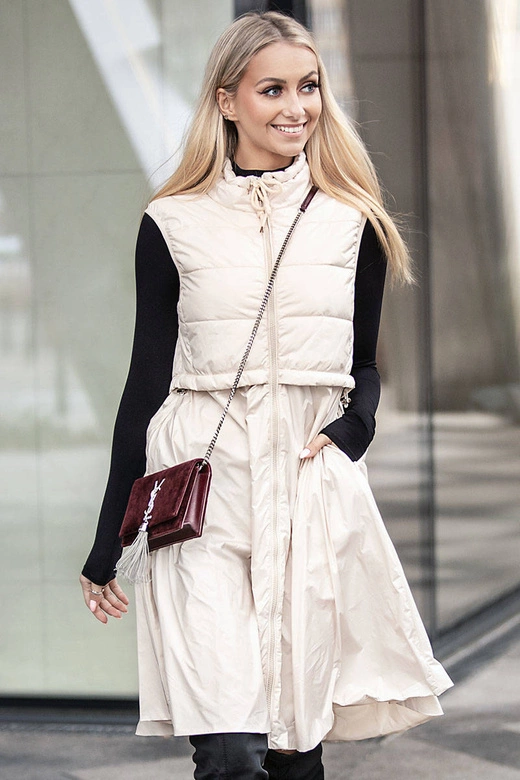 Kamizelka z rozkloszowanym dołem jasny beż (ag3-06)