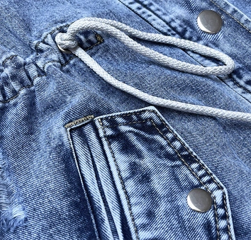 Narzutka jeansowa z kapturem niebieska (POP7011-K)