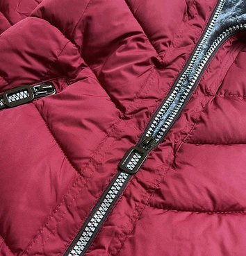 Kurtka zimowa z kapturem na futerku czerwona (m21007)