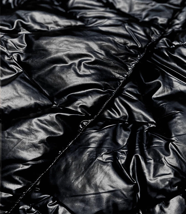 Kurtka damska z połyskiem czarna (omdl-023)