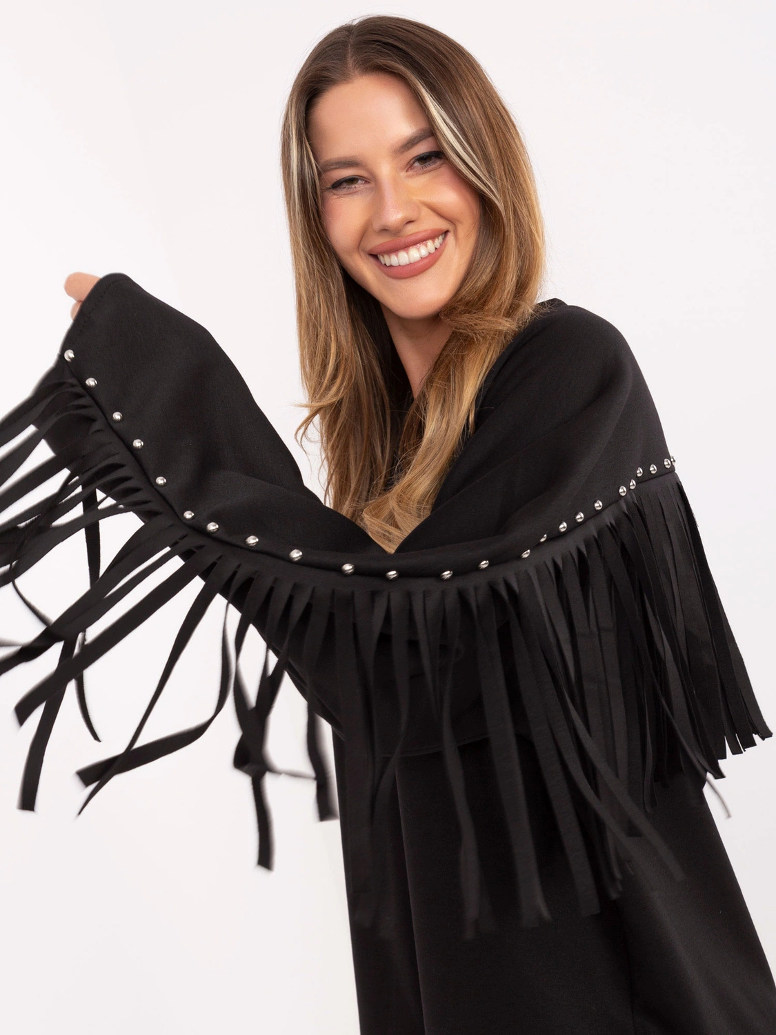 Luźna bluza damska z frędzlami czarna (21695)