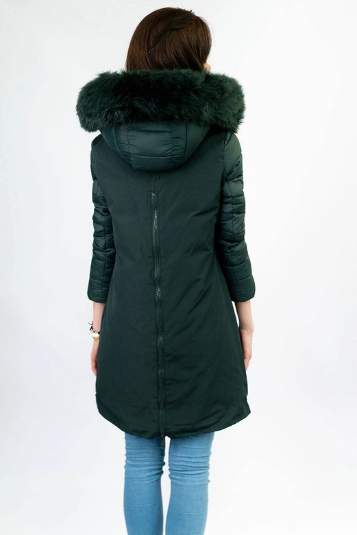 ZIMOWA KURTKA DAMSKA Z ŁĄCZONYCH MATERIAŁÓW CIEMNOZIELONA (7708)