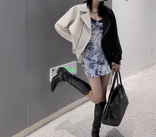 DAMSKA KURTKA Z EKOSKÓRY OVERSIZE CZARNA-ECRU (728ART)